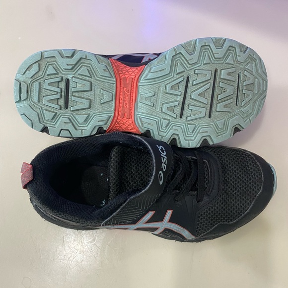 Girls ASICS athletic shoes - Picture 3 of 4